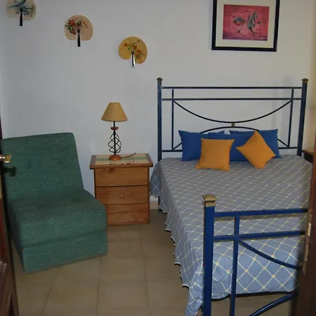 At Ocean View アパート