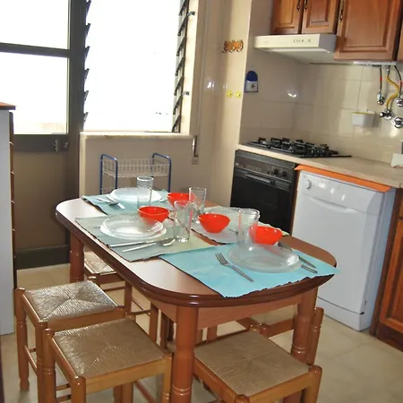 At Ocean View アパート