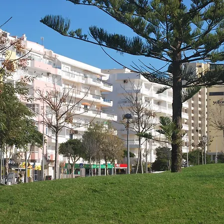 At Ocean View アパート *